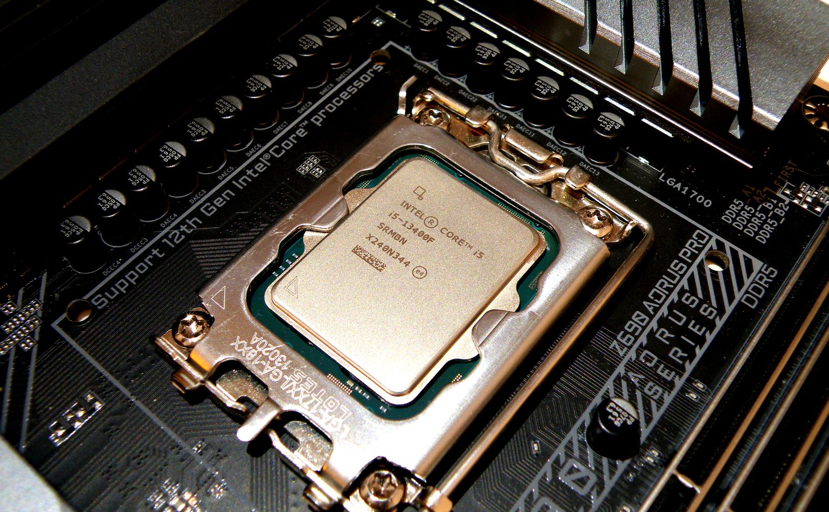 i9-14900KF 示意圖